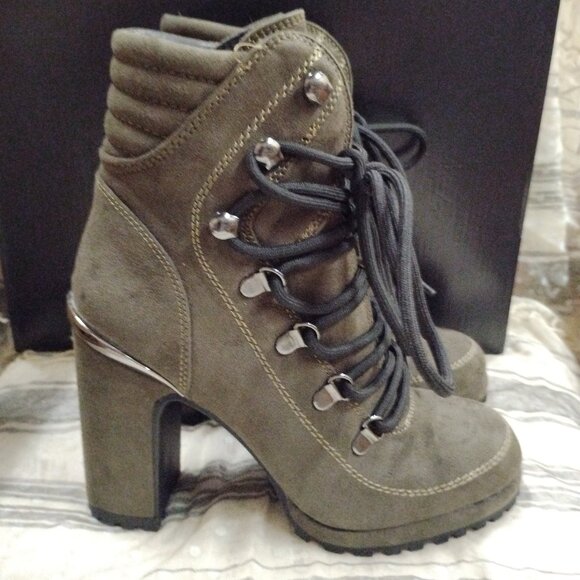 DKNY Lenni Microsuede Lace Up Platform Combat Bootie Sz 5.5 - Picture 1 of 5